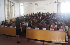 广西外国语学院人文艺术学院2012级艺术设计专业设计会 绽放创意，组织策划文化艺术交流新篇章